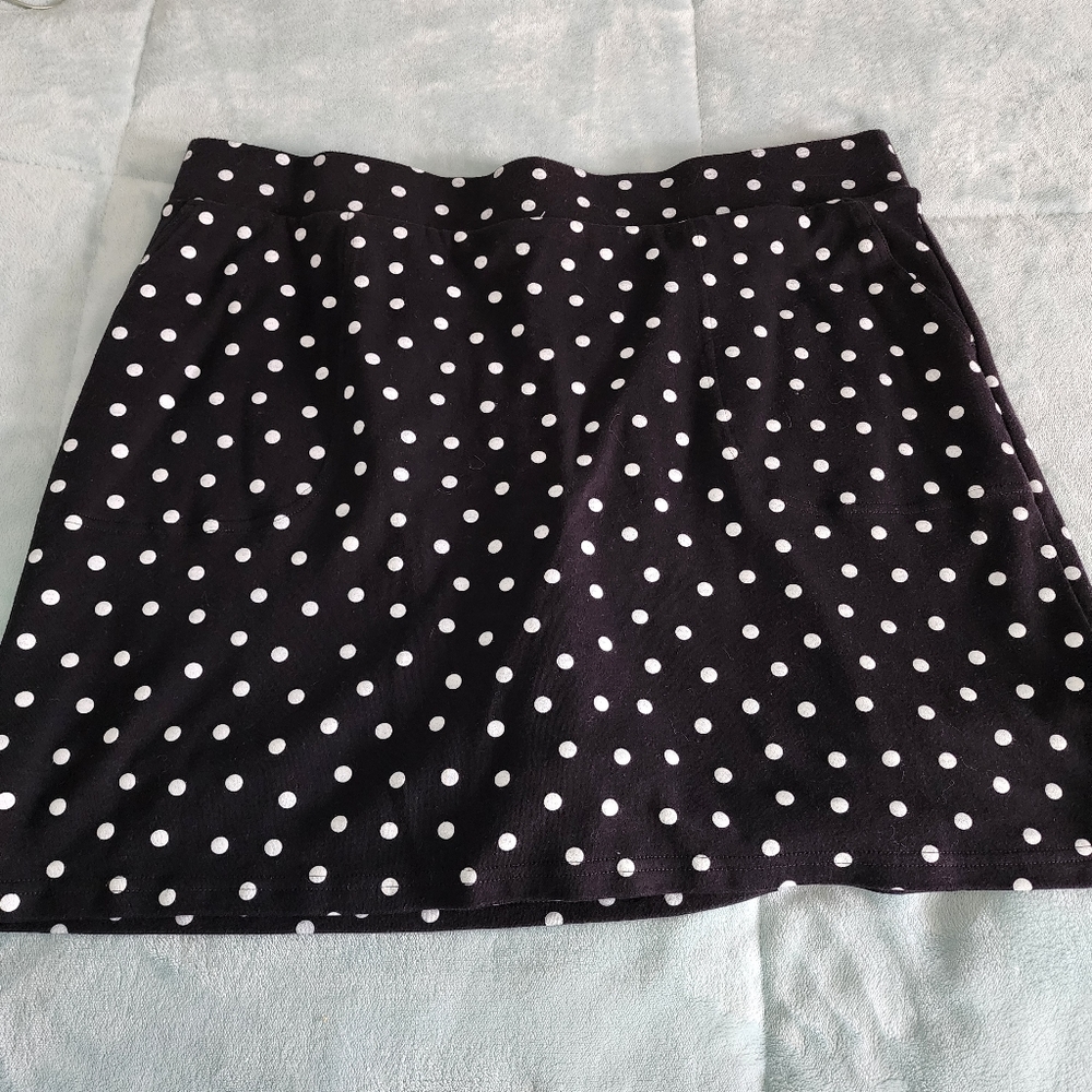 Croft & Barrow Black and White Polka Dot Skort